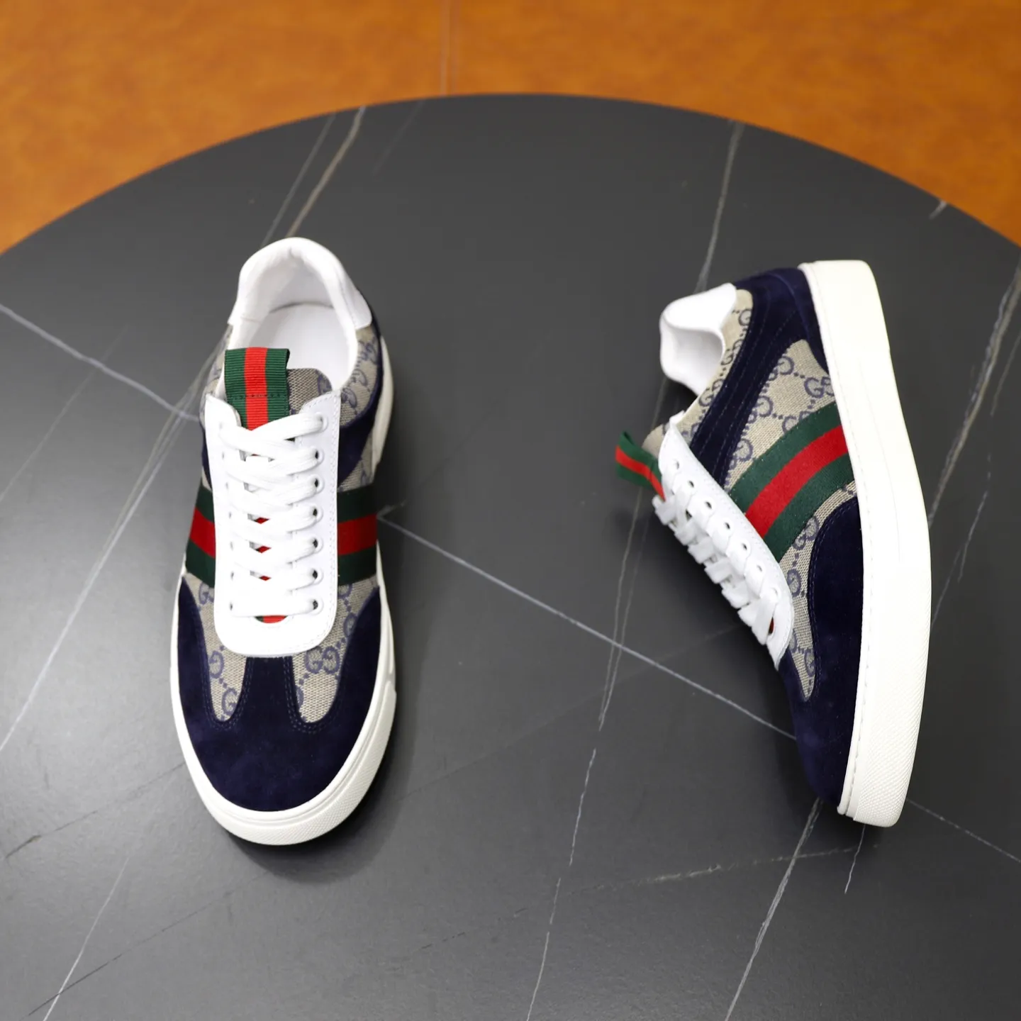 Ex-factory price: 440💰🙅‍♂️🙅‍♂️🙅‍♂️ Brand: GUCCI Standard code: 38-44 (45 customized) Grade: Same as the official website Material: Original material splicing Comfortable and breathable lining Lightweight and wear-resistant sports outsole Style category: Men's fashionable casual shoes Running sneakers Distinguished luxury brand elements Top luxury Color: actual picture color